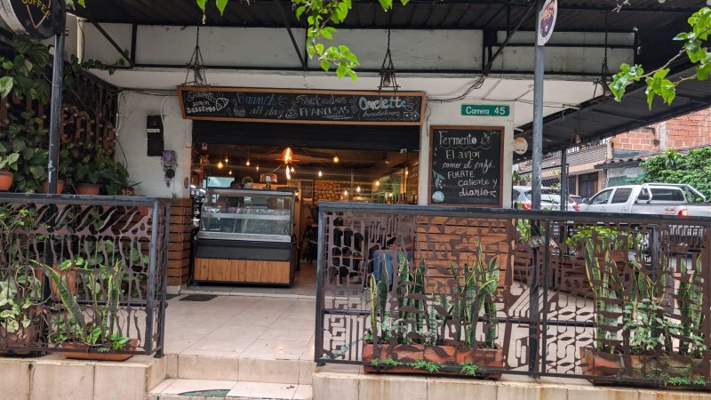 Local para el arriendo en Sabaneta - Zaratoga el codigo es 3149 Foto 2