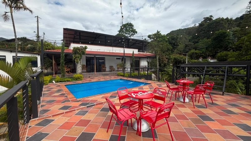 Casa-Finca para el arriendo en Envigado el codigo es 17837 Foto 16