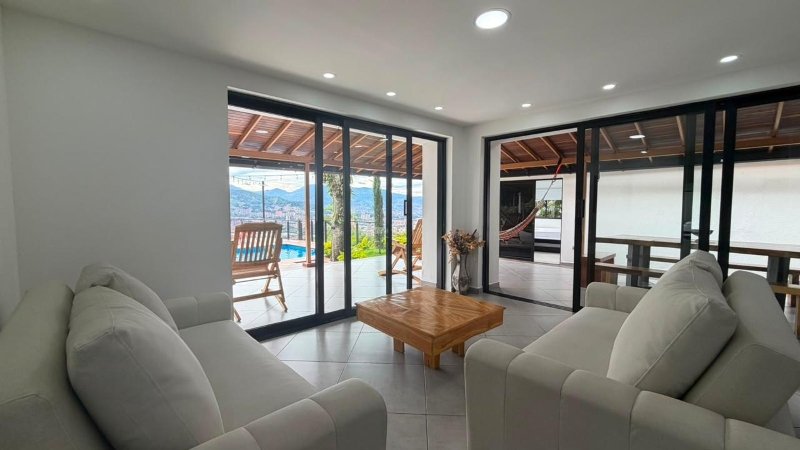 Casa-Finca para el arriendo en Envigado el codigo es 17837 Foto 3