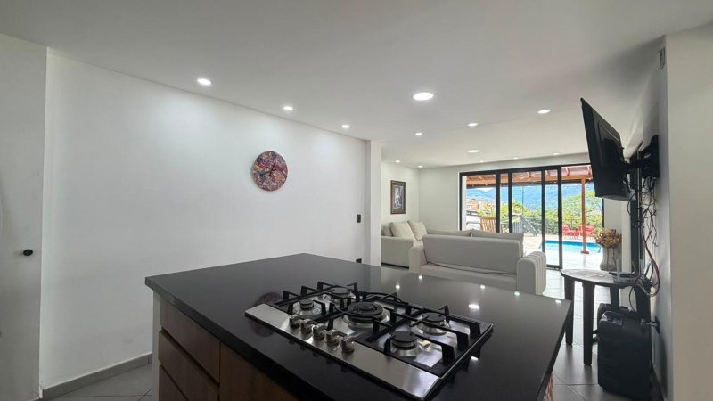 Casa-Finca para el arriendo en Envigado el codigo es 17837 Foto 2