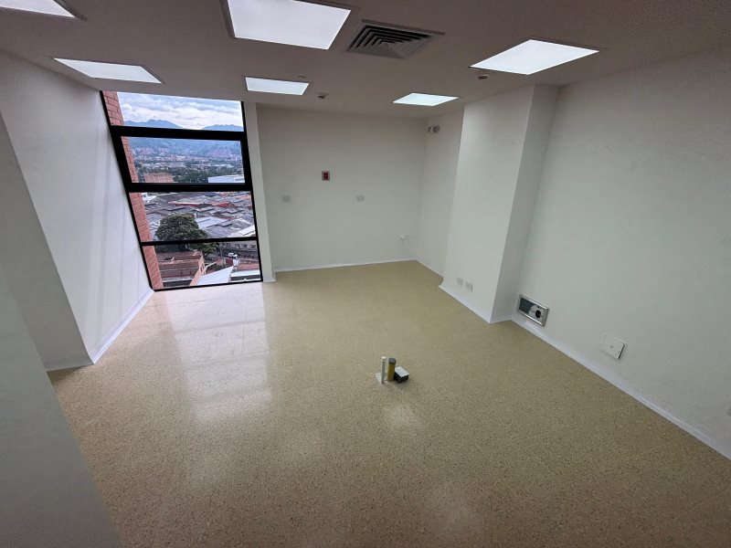 Local para el arriendo en Medellín el codigo es 15910 Foto 5