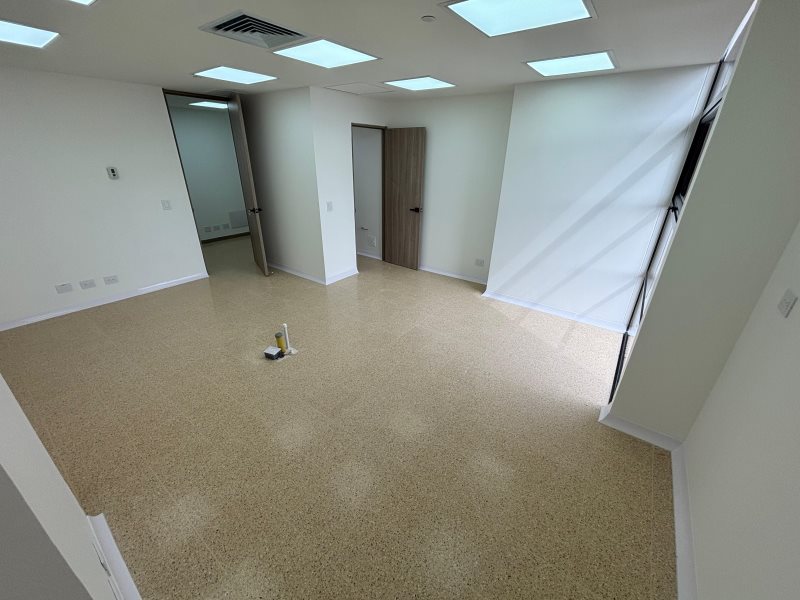 Local para el arriendo en Medellín el codigo es 15910 Foto 2