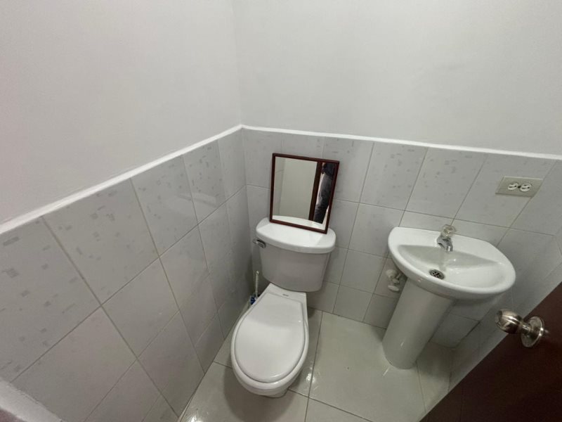 Oficina-Local para el arriendo en Sabaneta el codigo es 2620 Foto 5