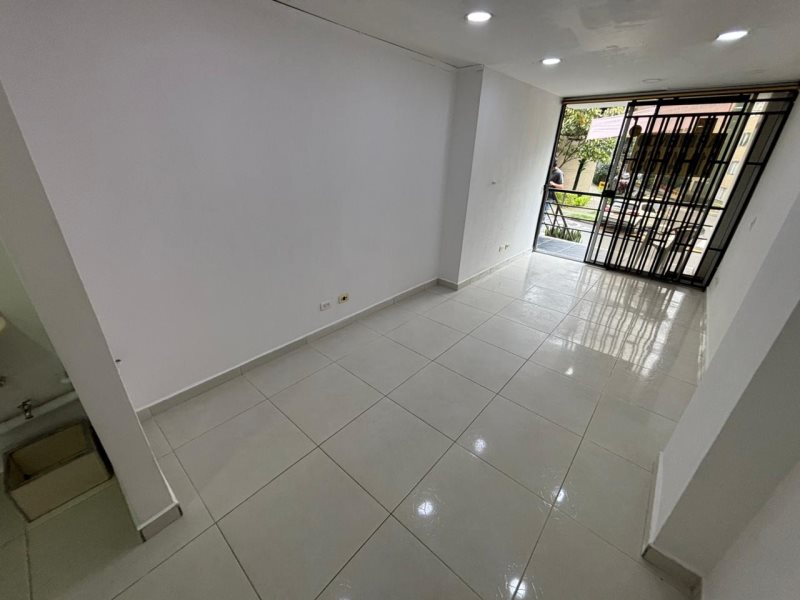 Oficina-Local para el arriendo en Sabaneta el codigo es 2620 Foto 2