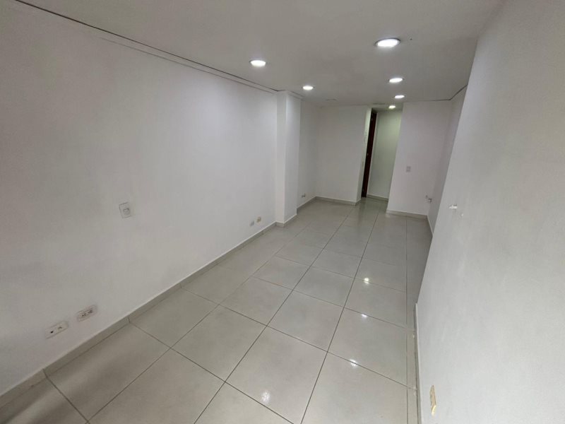 Oficina-Local para el arriendo en Sabaneta el codigo es 2620 Foto 4