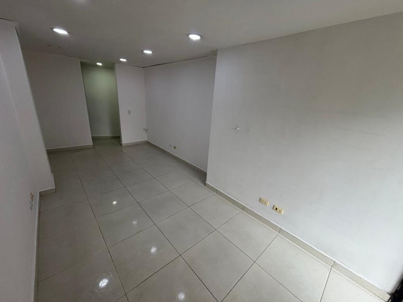 Oficina-Local para el arriendo en Sabaneta el codigo es 2620 Foto 3