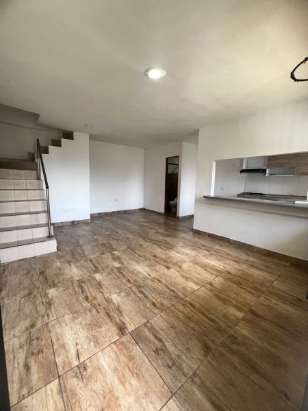 Casa-Finca para el arriendo en Envigado el codigo es 16865 Foto 2