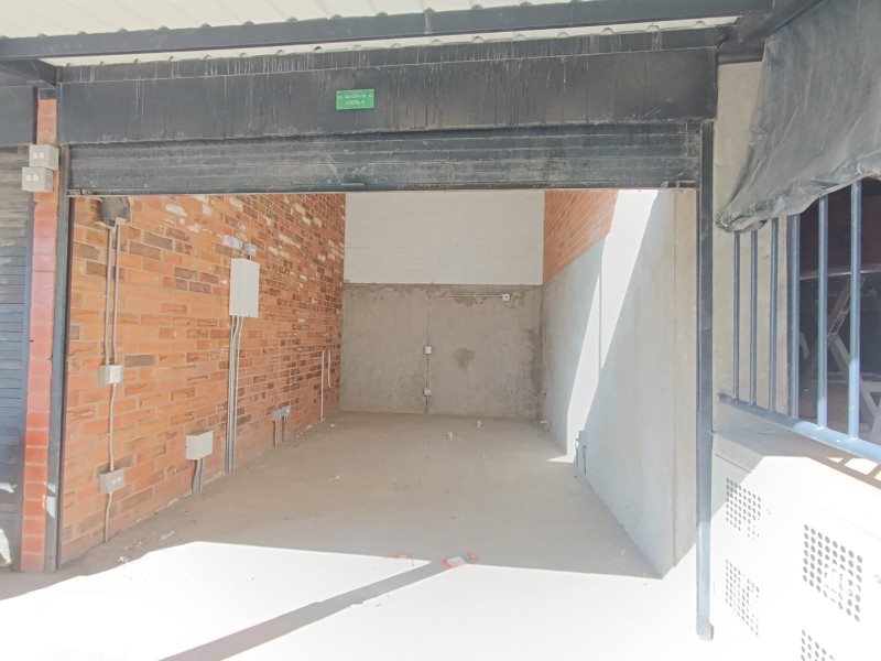 Local para el arriendo en Sabaneta el codigo es 11850 Foto 2