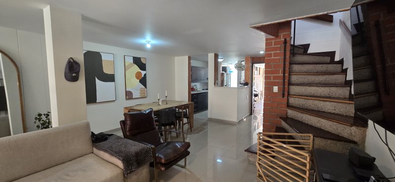 Casa para el arriendo en Envigado el codigo es 16857 Foto 6