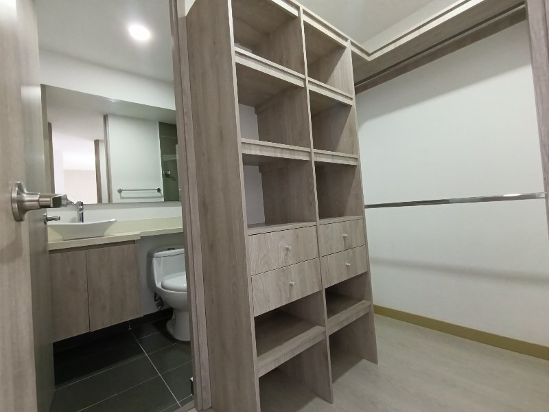 Apartamento para el arriendo en Envigado el codigo es 17131 Foto 16