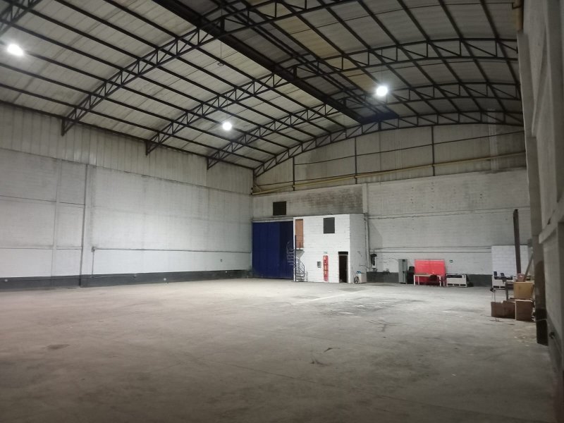 Bodega para el arriendo en Caldas el codigo es 17681 Foto 2