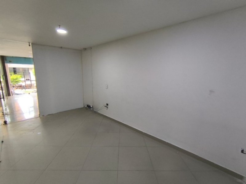Local para el arriendo en Sabaneta el codigo es 17585 Foto 2