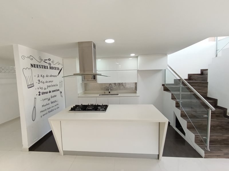 Casa para el arriendo en La Estrella el codigo es 17007 Foto 2