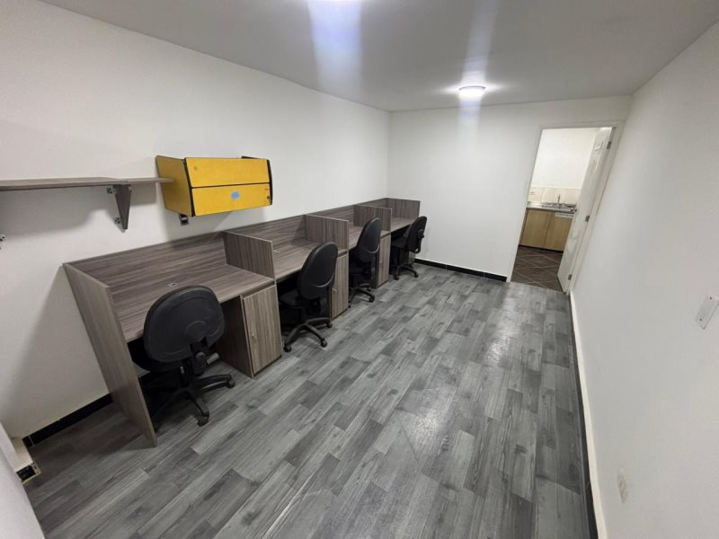 Oficina para el arriendo en Envigado el codigo es 17067 Foto 2