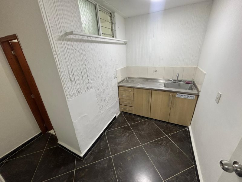 Oficina para el arriendo en Envigado el codigo es 17067 Foto 7