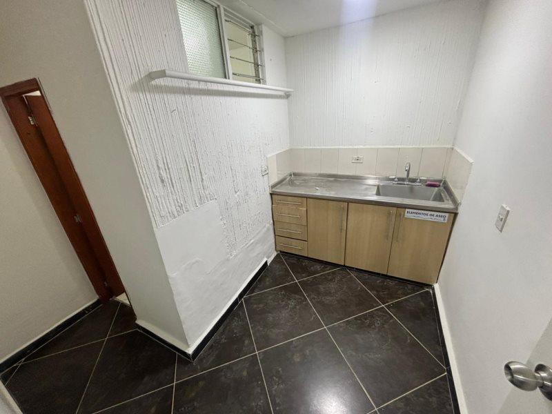 Oficina para el arriendo en Envigado el codigo es 17067 Foto 8