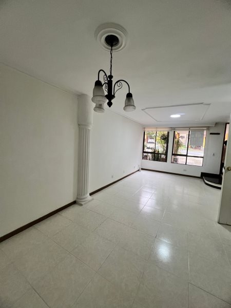 Casa para el arriendo en Envigado el codigo es 16785 Foto 2