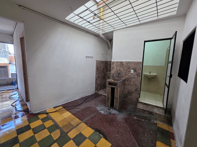 Casa para el arriendo en Medellín - Aranjuez el codigo es 14232 Foto 10