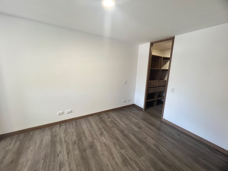 Apartamento para el arriendo en Envigado el codigo es 17550 Foto 5