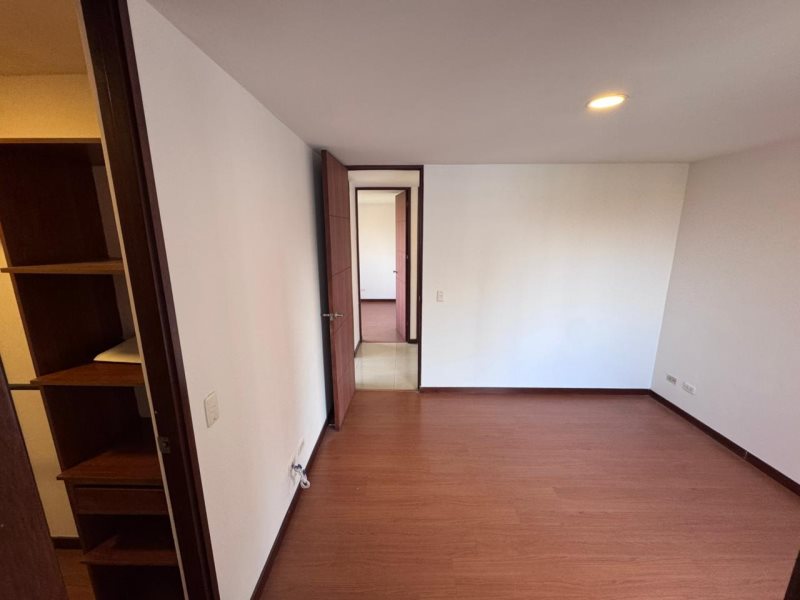Apartamento para el arriendo en Envigado el codigo es 17052 Foto 9