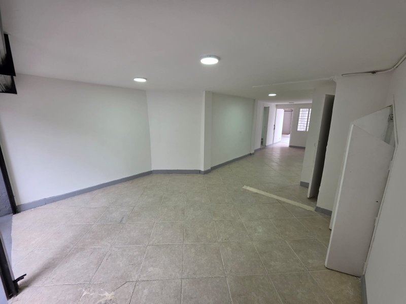 Local para el arriendo en Sabaneta - Holanda el codigo es 18040 Foto 6