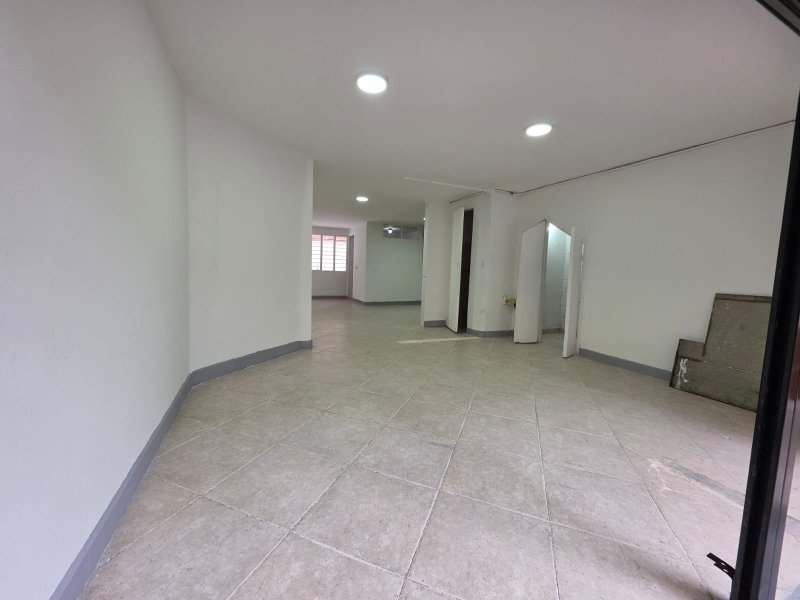 Local para el arriendo en Sabaneta - Holanda el codigo es 18040 Foto 7