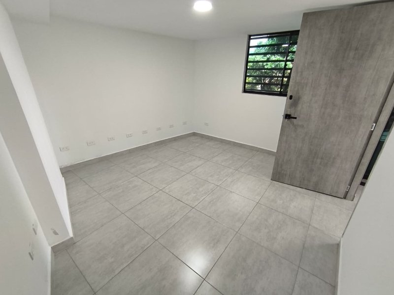 Local para el arriendo en Sabaneta el codigo es 17270 Foto 2