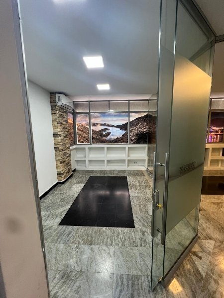 Oficina-Local para el arriendo en Medellín el codigo es 17248 Foto 3