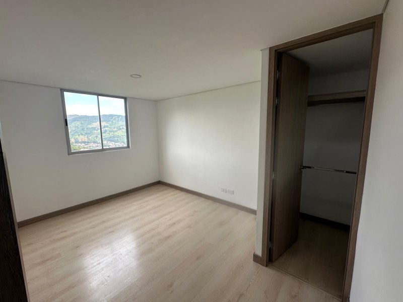Apartamento para el arriendo en La Estrella el codigo es 16760 Foto 12